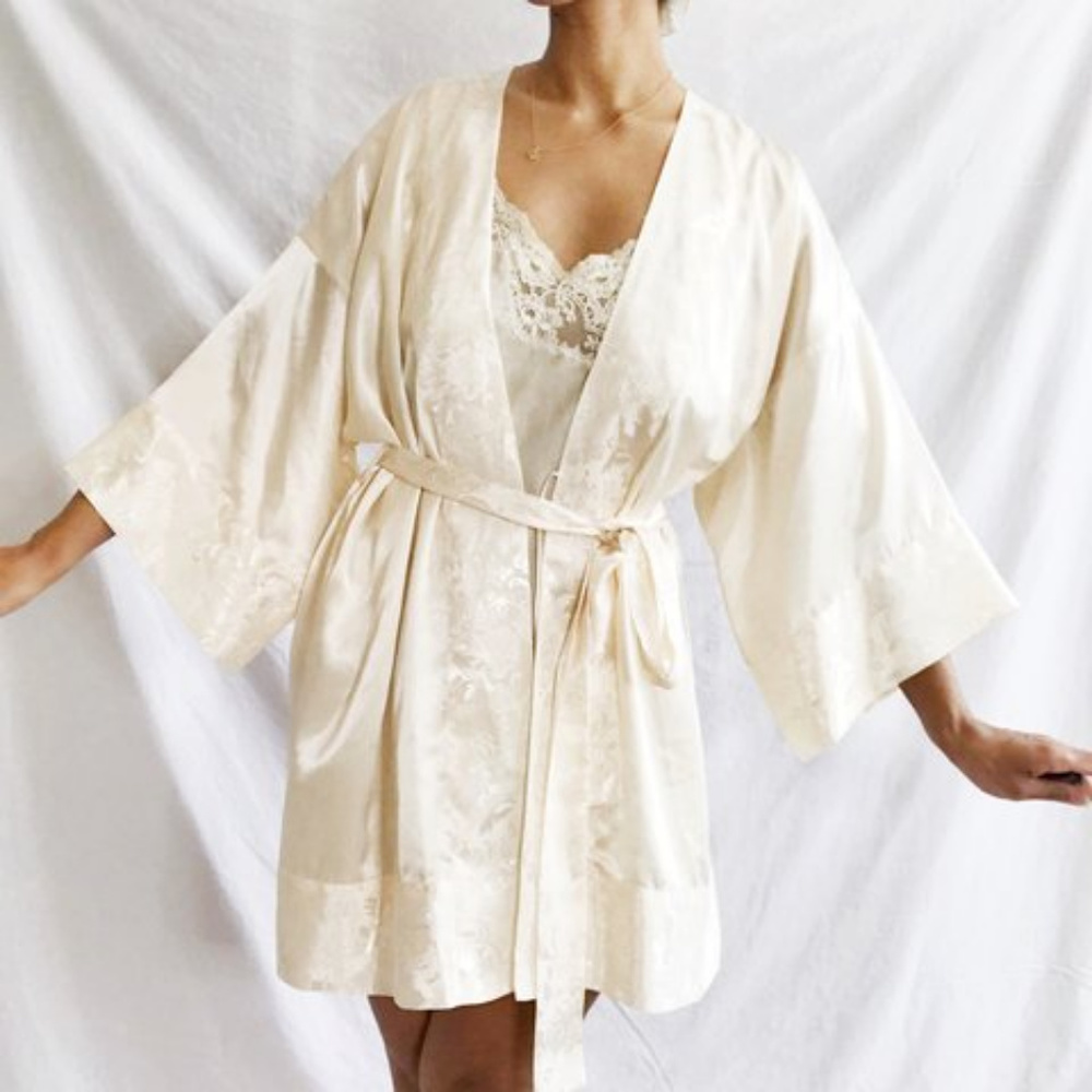 VICTORIAS SECRET CREAM SILK ROBE